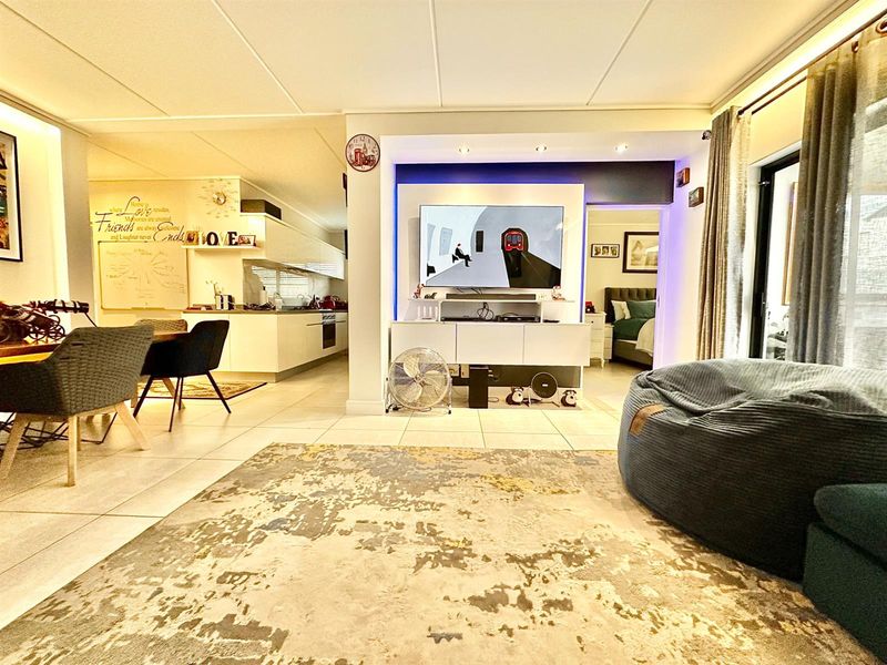 3 Bedroom, 2 Bathroom Apartment For Sale in The Polofields, Waterfall, Midrand - Photo 8