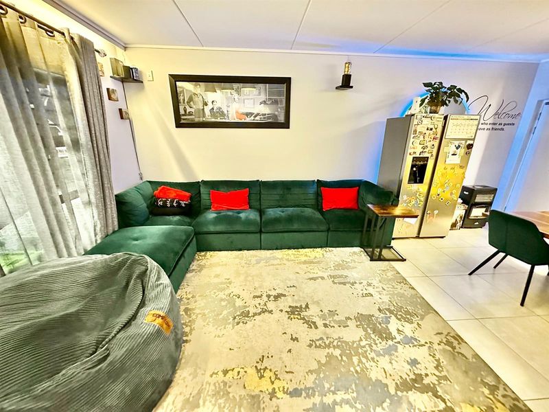 3 Bedroom, 2 Bathroom Apartment For Sale in The Polofields, Waterfall, Midrand - Photo 5