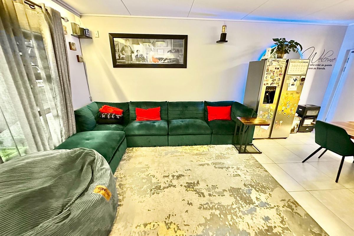 3 Bedroom, 2 Bathroom Apartment For Sale in The Polofields, Waterfall, Midrand - Photo 5