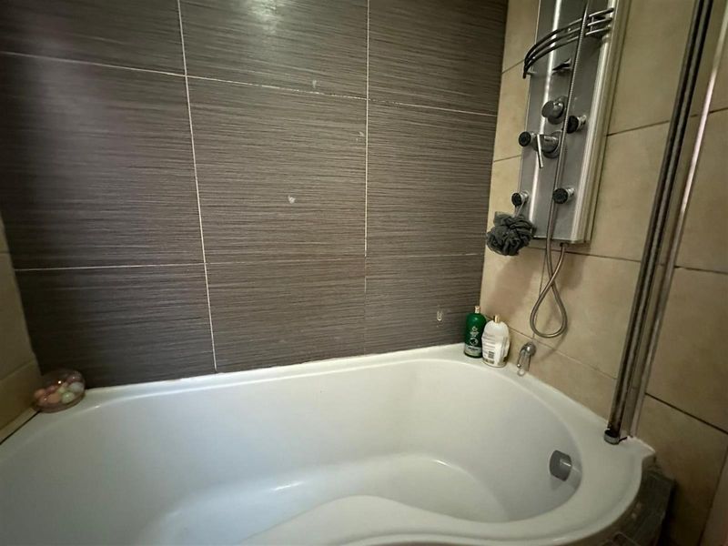 Apartment For Sale in Discovery, Roodepoort - Photo 6