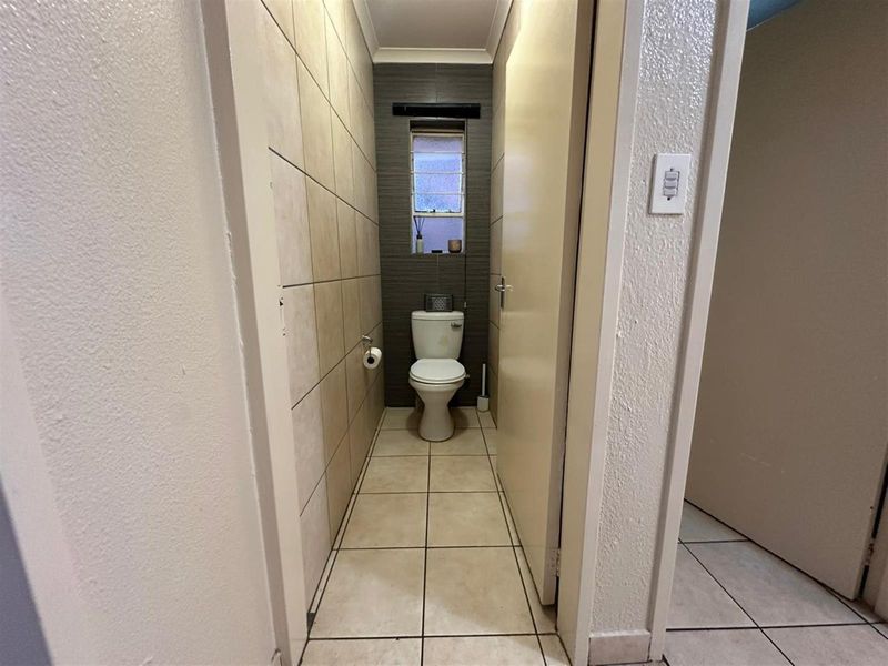 Apartment For Sale in Discovery, Roodepoort - Photo 8