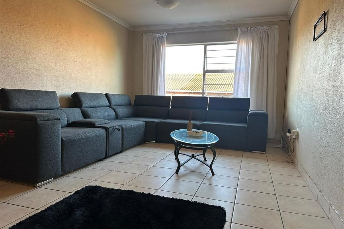 Apartment For Sale in Discovery, Roodepoort - Photo 5