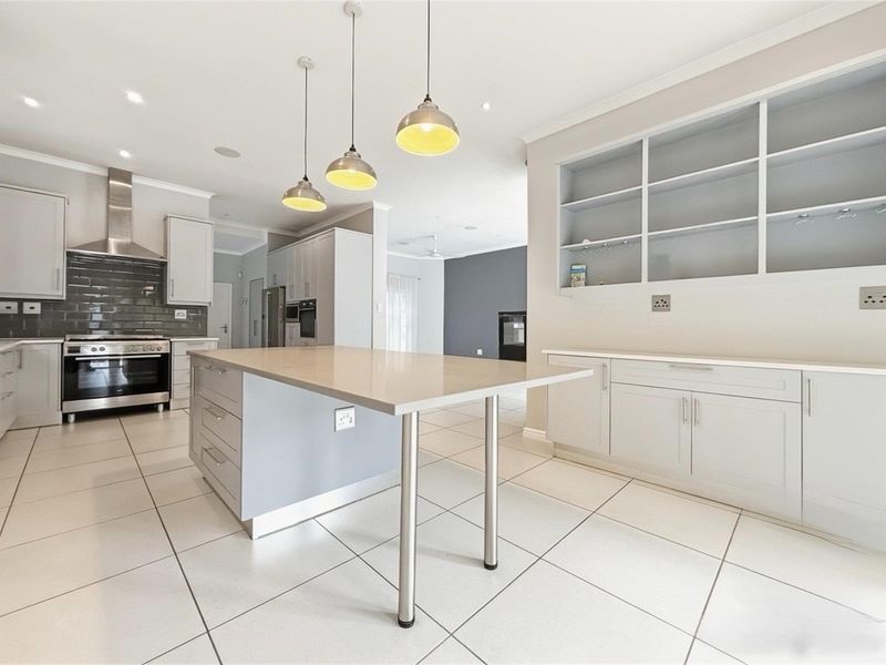 Beautifully Renovated Single-Storey Home in Dainfern Golf Estate - Photo 8