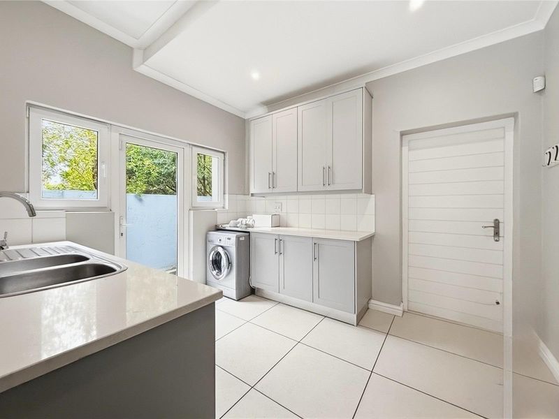 Beautifully Renovated Single-Storey Home in Dainfern Golf Estate - Photo 6