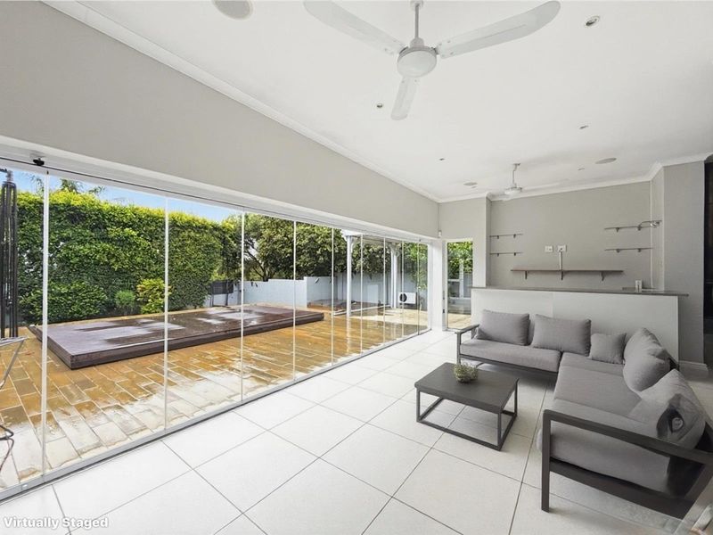 Beautifully Renovated Single-Storey Home in Dainfern Golf Estate - Photo 5