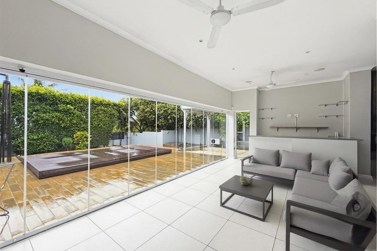 Beautifully Renovated Single-Storey Home in Dainfern Golf Estate - Photo 5