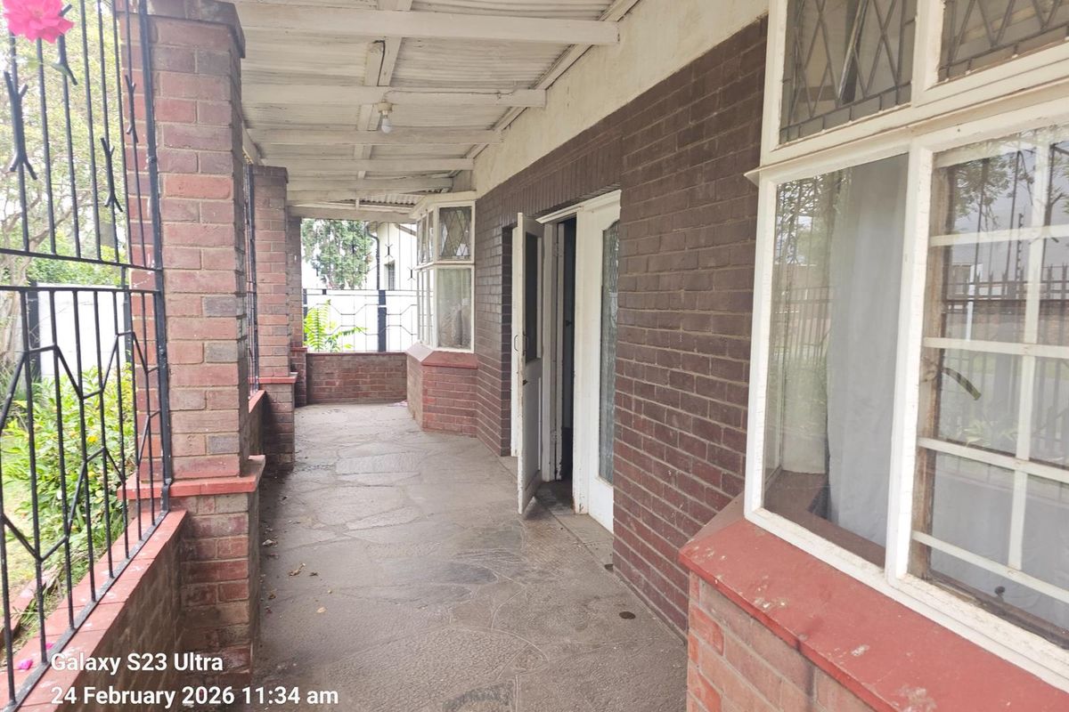 House For Sale in Townsview, Johannesburg - Photo 2
