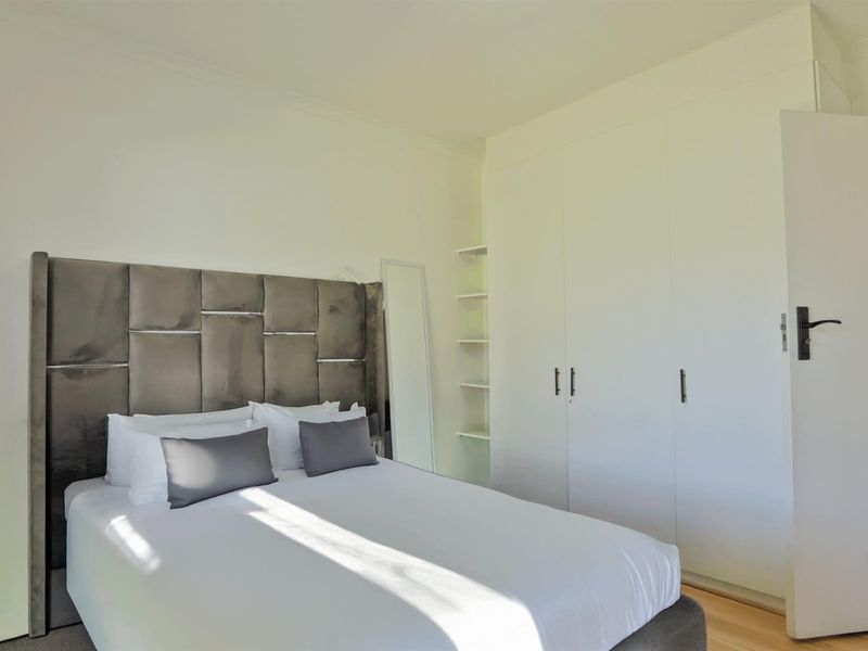 Modern Ground-Floor Apartment in Sought-After Blue Mountain Bay - Photo 8