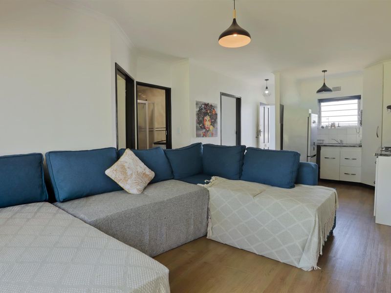 Modern Ground-Floor Apartment in Sought-After Blue Mountain Bay - Photo 2