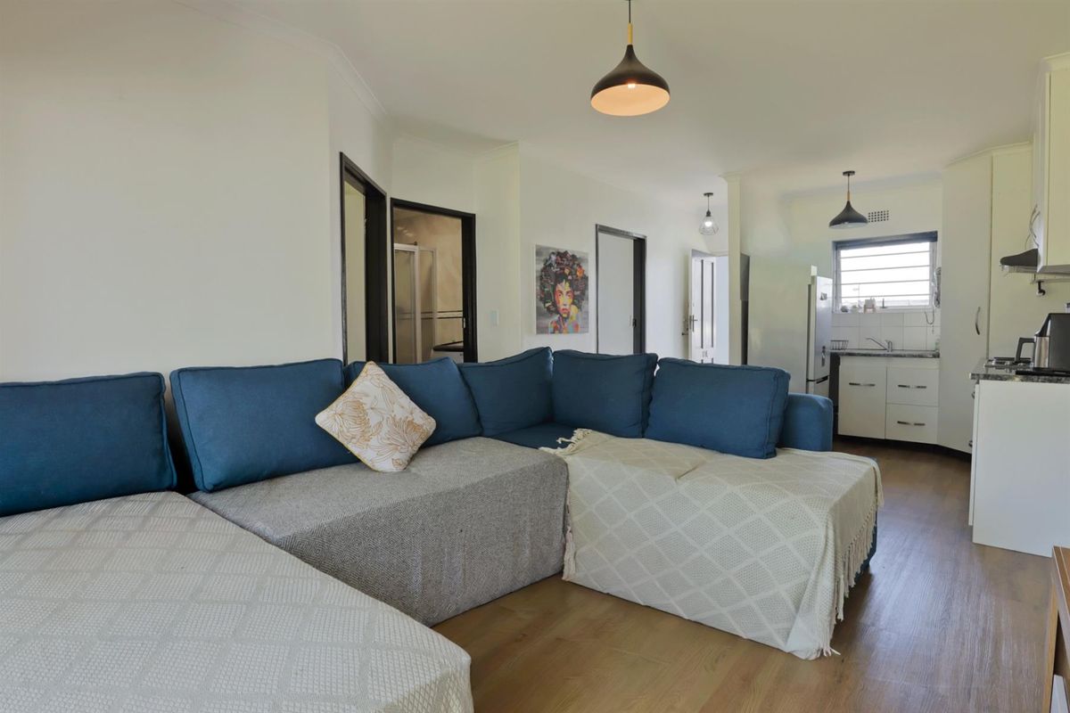 Modern Ground-Floor Apartment in Sought-After Blue Mountain Bay - Photo 2