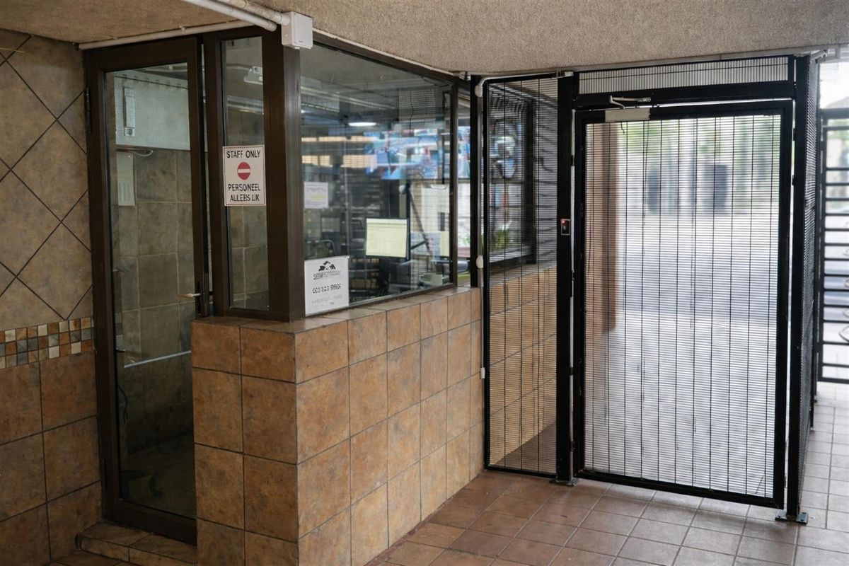 A package of 10 Student quality investment 1bed units - Photo 3