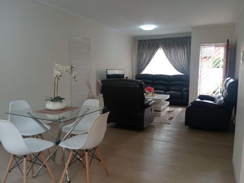 Modern 3-Bedroom Townhouse in Secure, Well-Maintained Complex - Bergbron - Photo 8