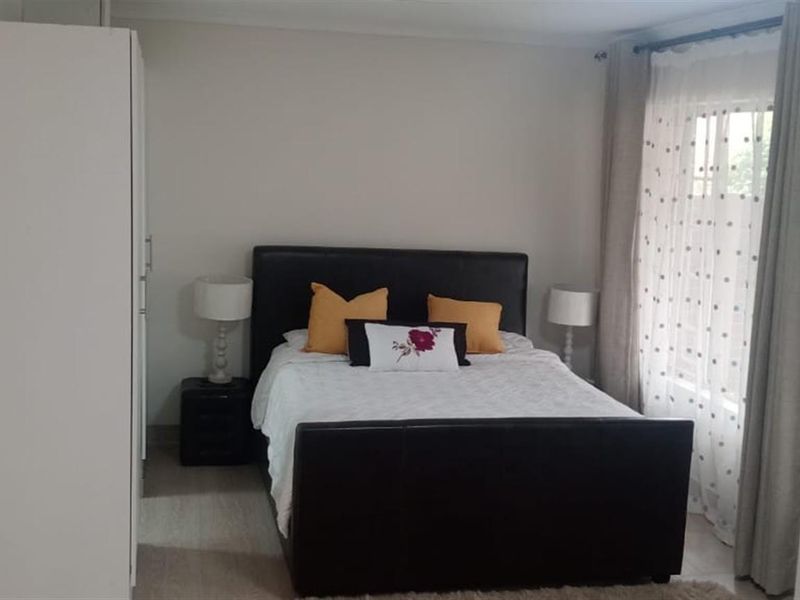 Modern 3-Bedroom Townhouse in Secure, Well-Maintained Complex - Bergbron - Photo 9