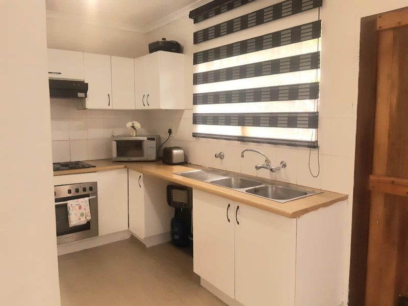 Modern 3-Bedroom Townhouse in Secure, Well-Maintained Complex - Bergbron - Photo 4