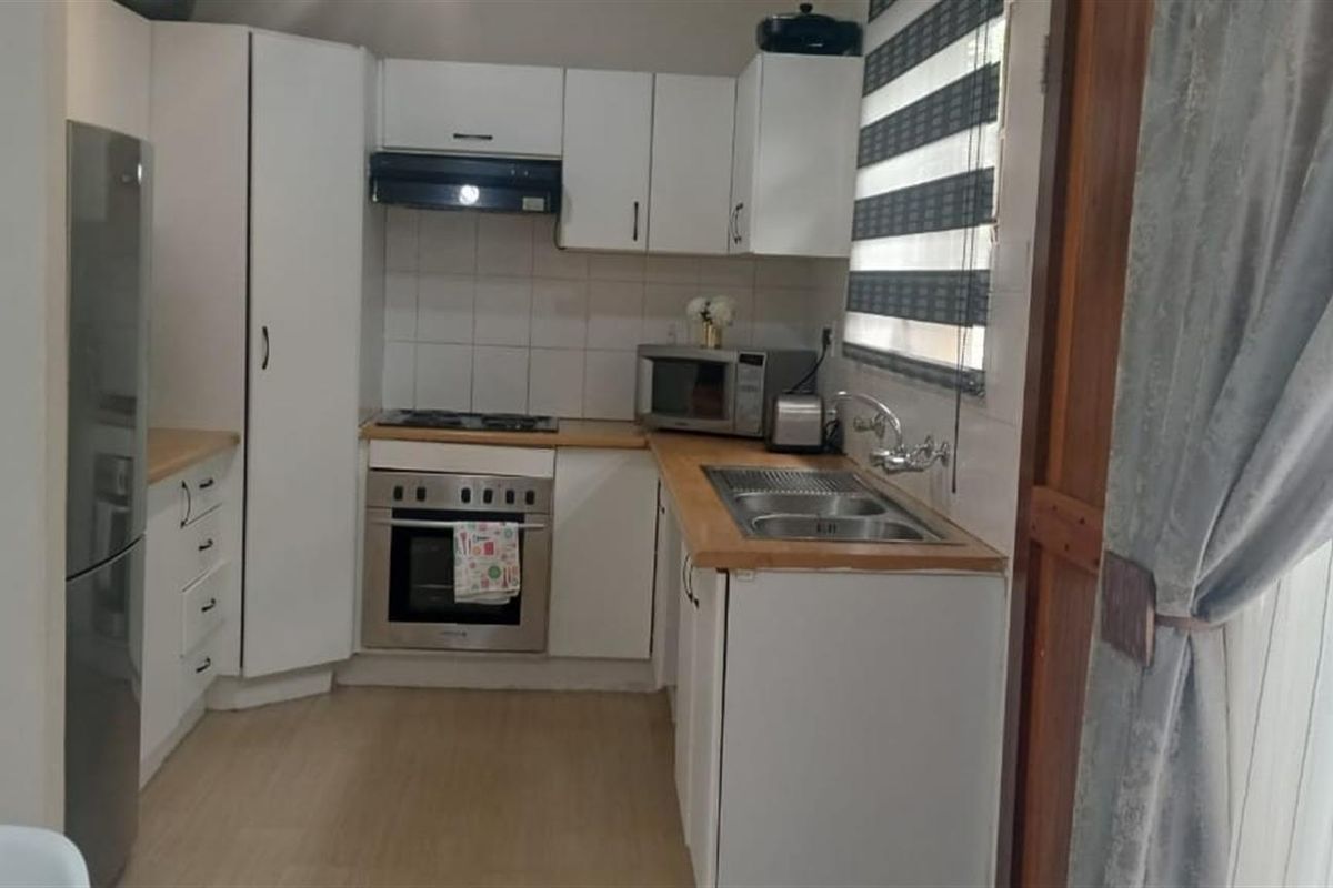 Modern 3-Bedroom Townhouse in Secure, Well-Maintained Complex - Bergbron - Photo 3