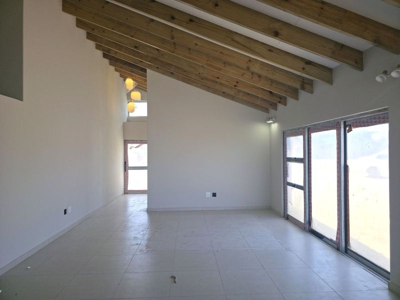 Modern 3 Bedroom Home for Sale in Fountains Estate, Jeffreys Bay | Greenbelt Location | Indoor Braai - Photo 4