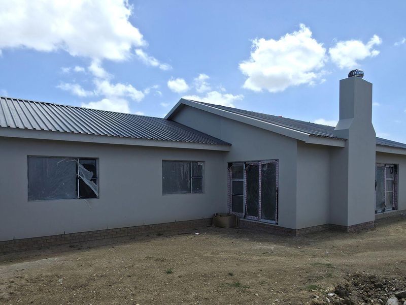 Modern 3 Bedroom Home for Sale in Fountains Estate, Jeffreys Bay | Greenbelt Location | Indoor Braai - Photo 3