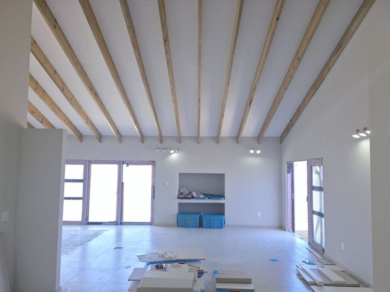 Modern 3 Bedroom Home for Sale in Fountains Estate, Jeffreys Bay | Greenbelt Location | Indoor Braai - Photo 8