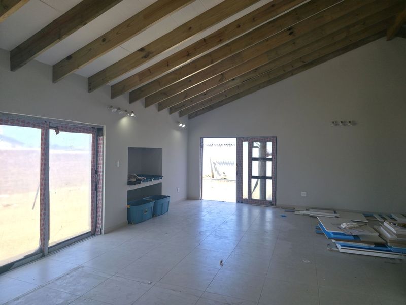 Modern 3 Bedroom Home for Sale in Fountains Estate, Jeffreys Bay | Greenbelt Location | Indoor Braai - Photo 7