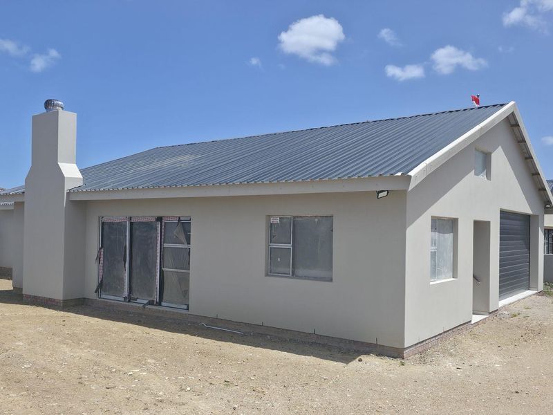 Modern 3 Bedroom Home for Sale in Fountains Estate, Jeffreys Bay | Greenbelt Location | Indoor Braai - Photo 2