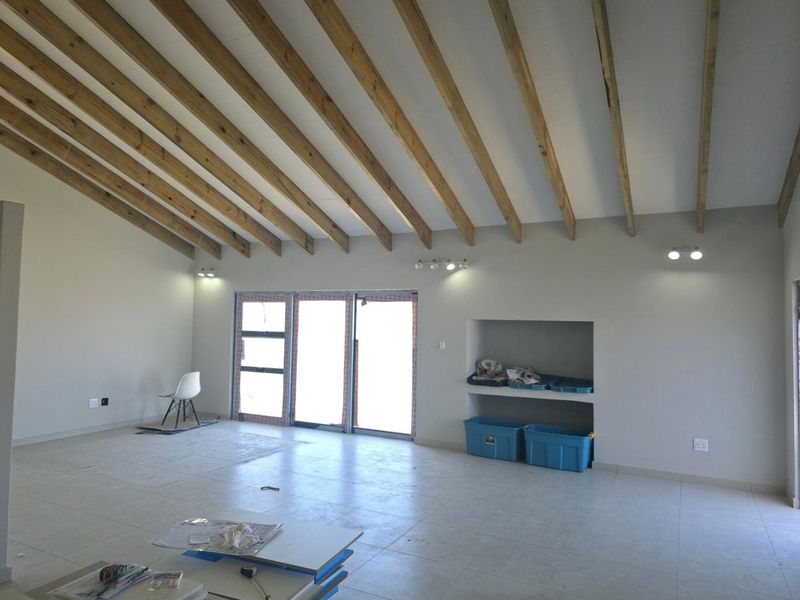 Modern 3 Bedroom Home for Sale in Fountains Estate, Jeffreys Bay | Greenbelt Location | Indoor Braai - Photo 5