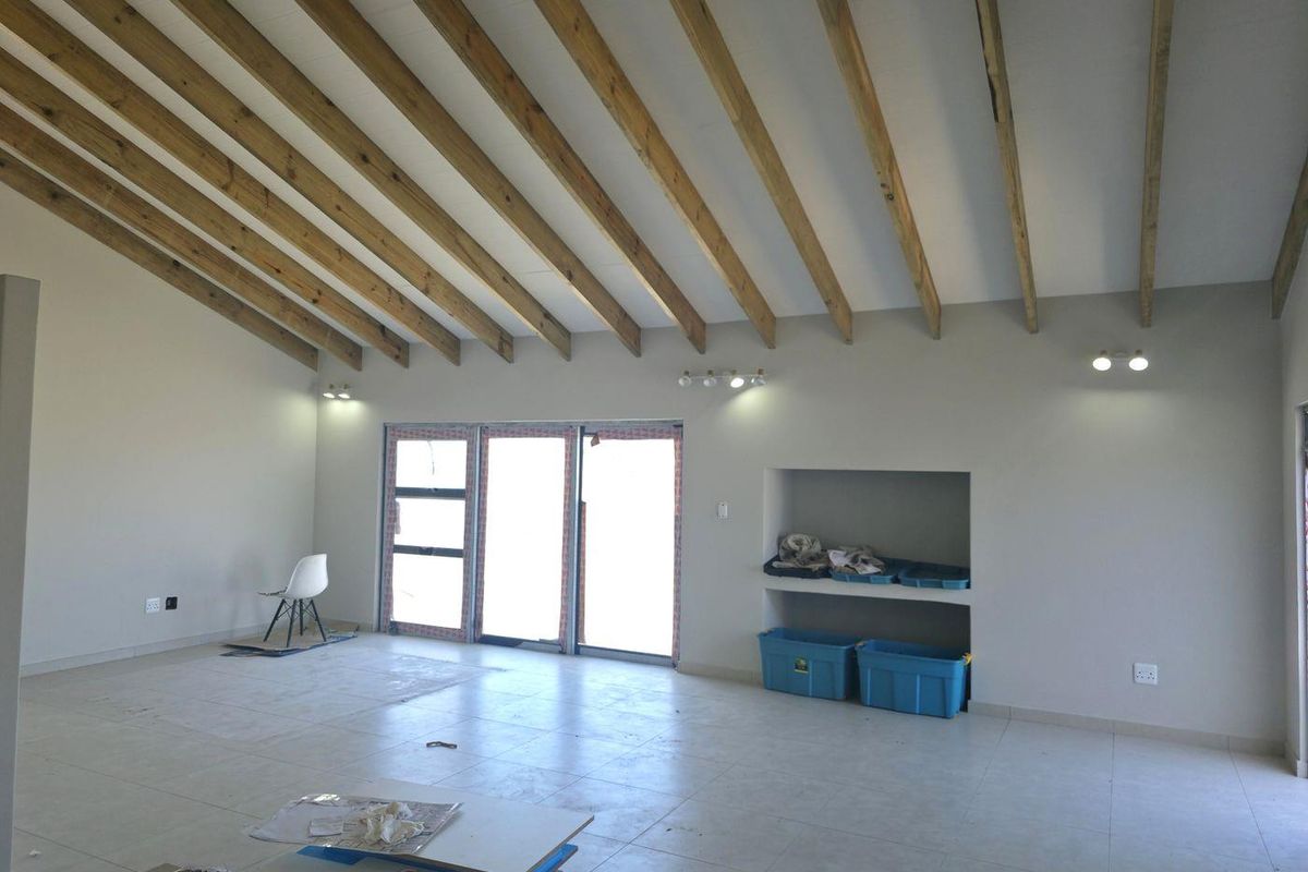 Modern 3 Bedroom Home for Sale in Fountains Estate, Jeffreys Bay | Greenbelt Location | Indoor Braai - Photo 5