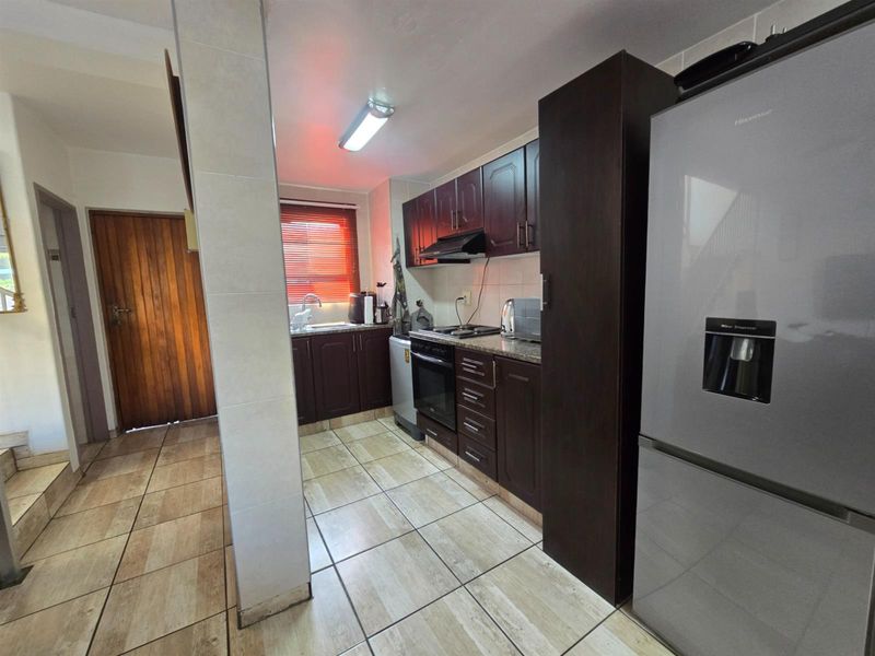 Superneat, Meerensee unit with private garden for sale - Photo 6