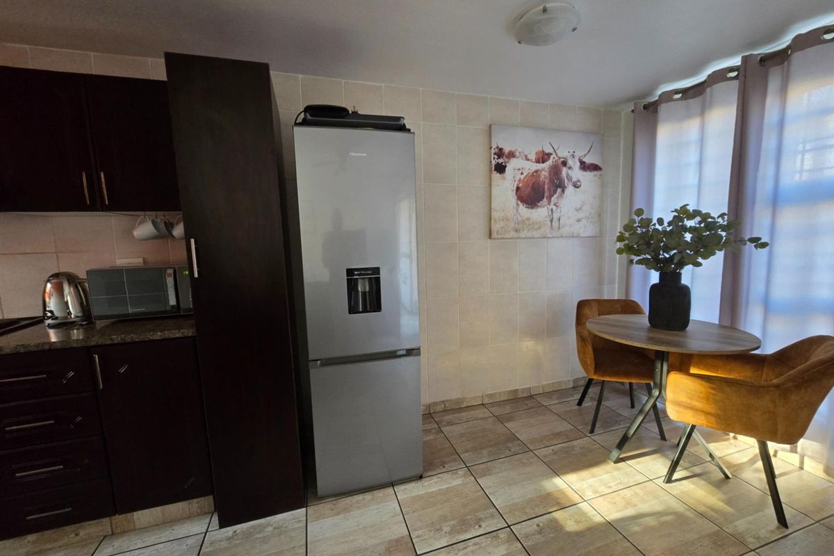 Superneat, Meerensee unit with private garden for sale - Photo 4