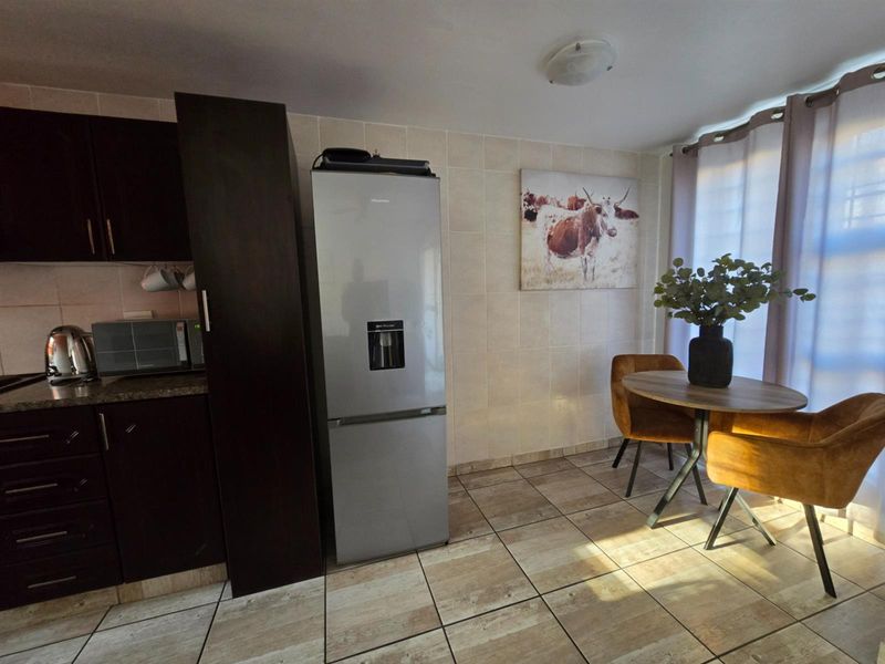 Superneat, Meerensee unit with private garden for sale - Photo 4