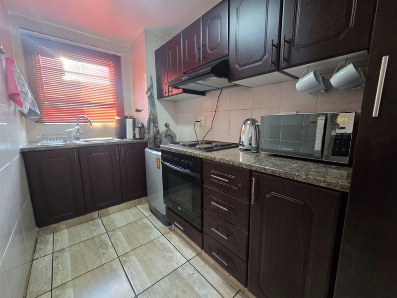 Superneat, Meerensee unit with private garden for sale - Photo 5