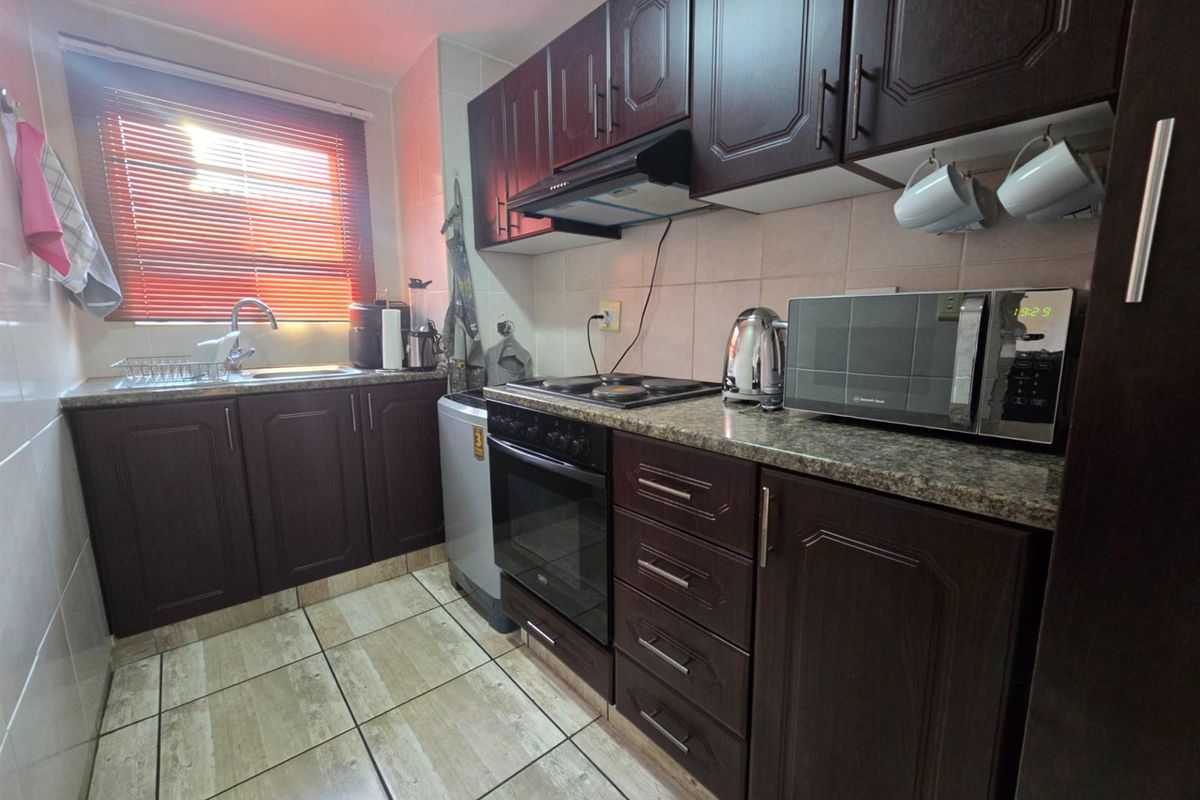 Superneat, Meerensee unit with private garden for sale - Photo 5