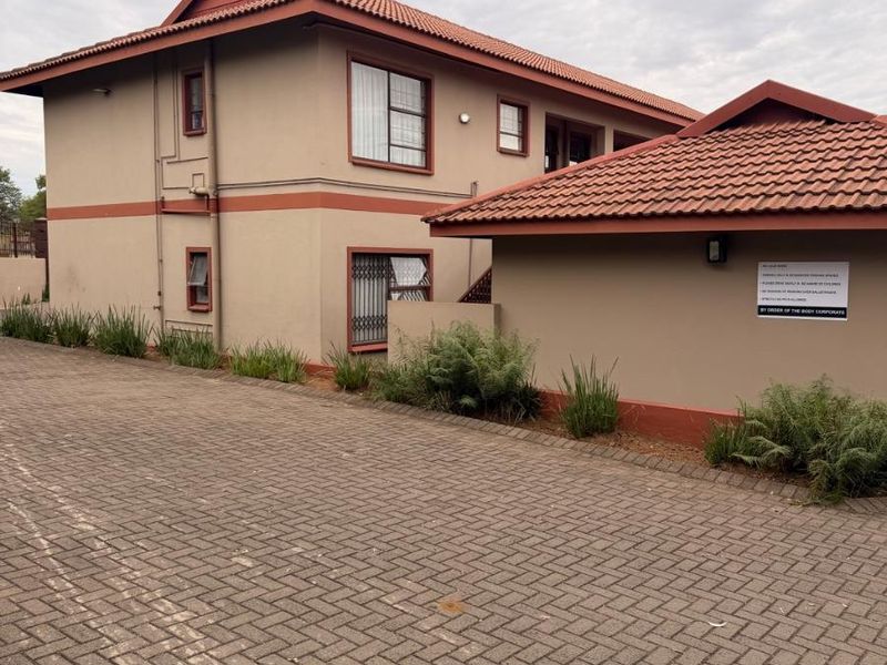 Apartment For Sale in Pioneer Park, Newcastle, KwaZulu Natal - Photo 2