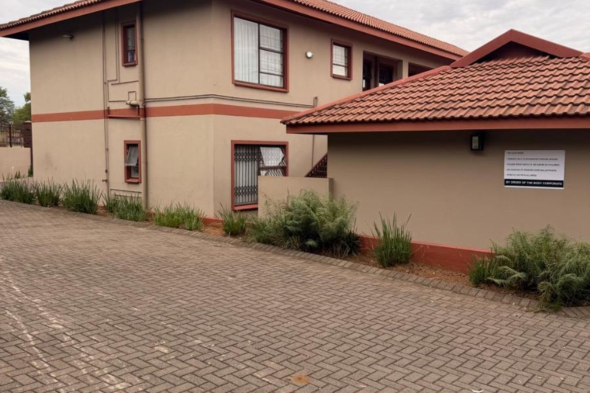 Apartment For Sale in Pioneer Park, Newcastle, KwaZulu Natal - Photo 2