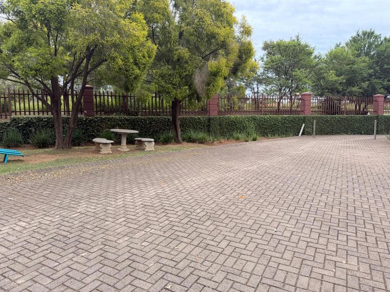 Apartment For Sale in Pioneer Park, Newcastle, KwaZulu Natal - Photo 3