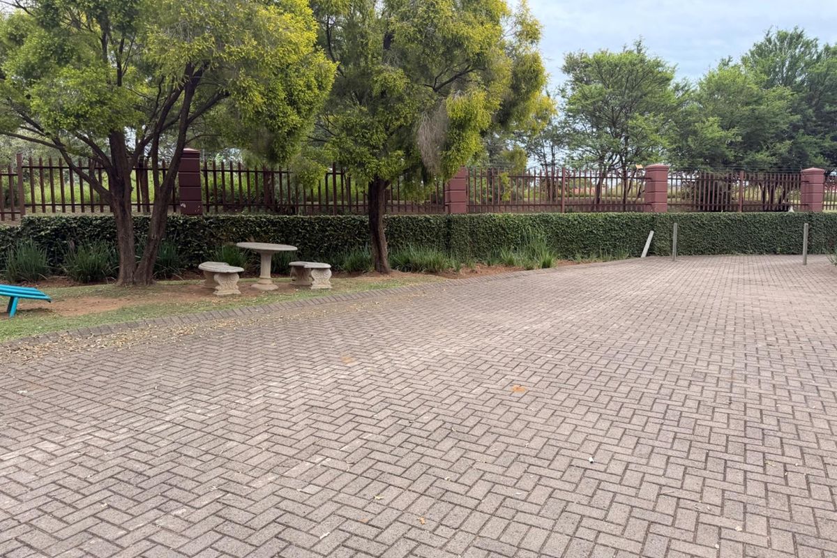 Apartment For Sale in Pioneer Park, Newcastle, KwaZulu Natal - Photo 3