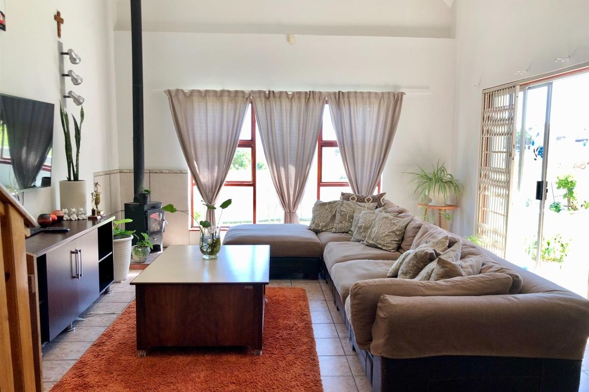 Spacious 3 Bedroom Character Home with Mashie Course and Lagoon Views - Photo 4
