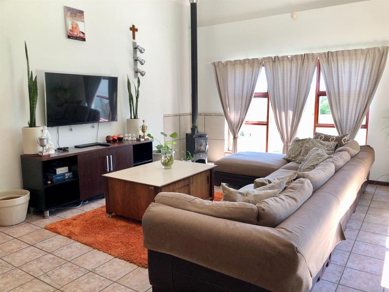 Spacious 3 Bedroom Character Home with Mashie Course and Lagoon Views - Photo 3