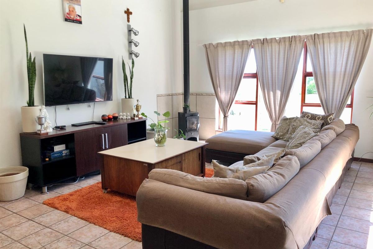 Spacious 3 Bedroom Character Home with Mashie Course and Lagoon Views - Photo 3