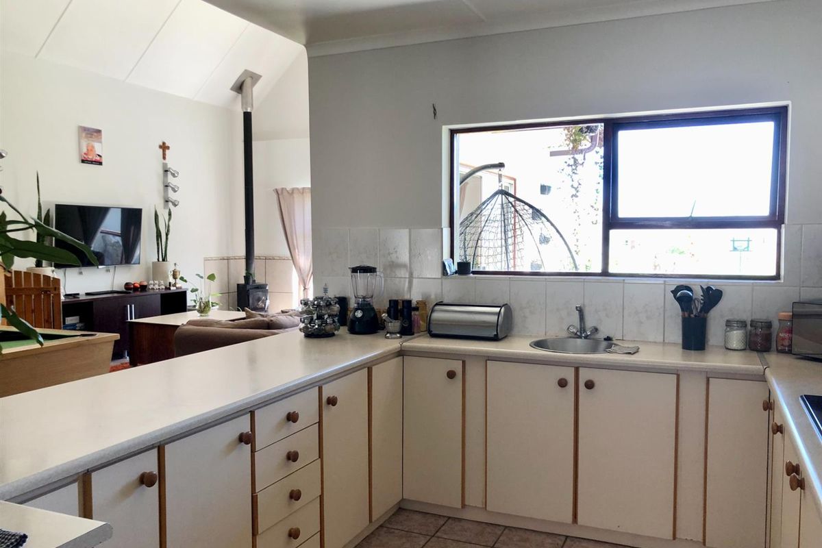 Spacious 3 Bedroom Character Home with Mashie Course and Lagoon Views - Photo 5