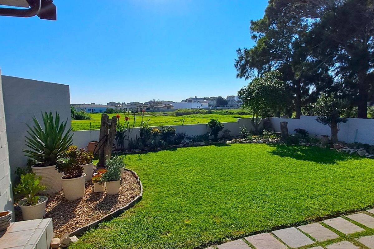 Spacious 3 Bedroom Character Home with Mashie Course and Lagoon Views - Photo 4