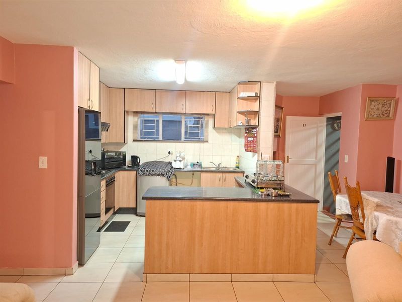 Apartment For Sale in Discovery, Roodepoort - Photo 5