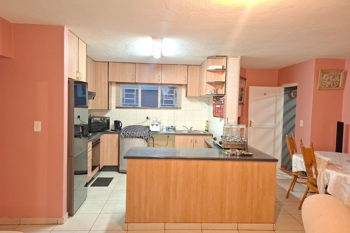 Apartment For Sale in Discovery, Roodepoort - Photo 5