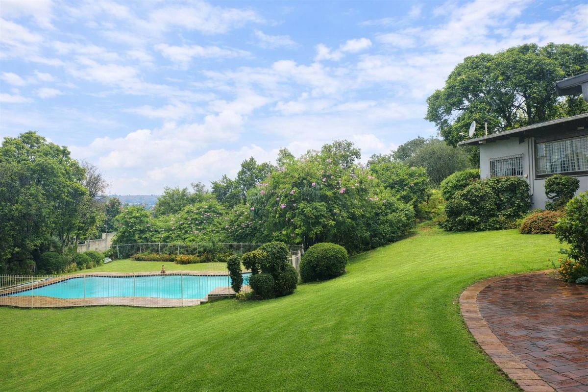 Expansive Family Estate on a Prime 3 249 sqm Stand, Ideal for Families, Entrepreneurs, or Developers - Photo 2
