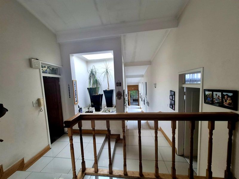 Expansive Family Estate on a Prime 3 249 sqm Stand, Ideal for Families, Entrepreneurs, or Developers - Photo 5