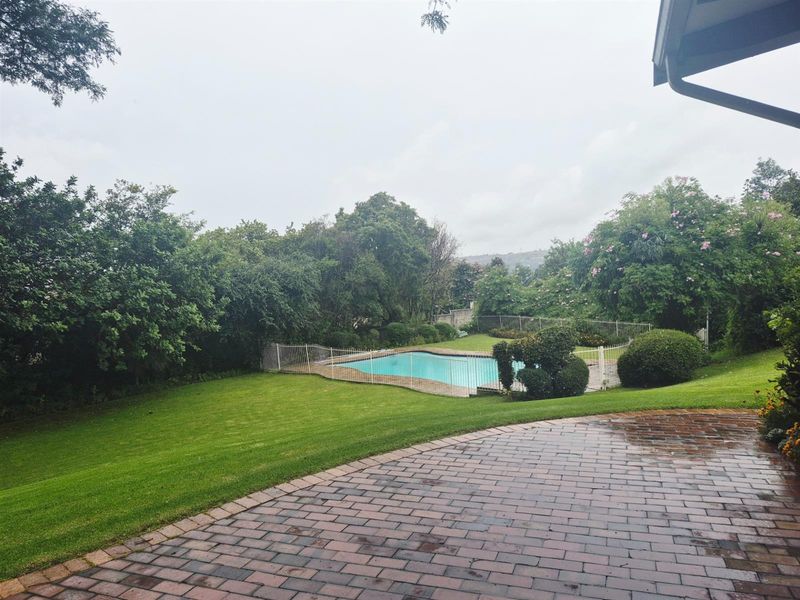 Expansive Family Estate on a Prime 3 249 sqm Stand, Ideal for Families, Entrepreneurs, or Developers - Photo 3