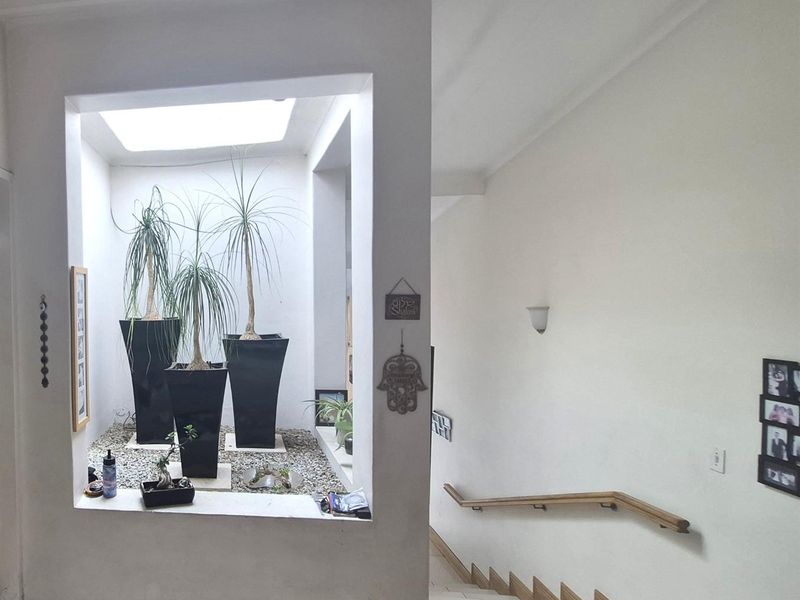 Expansive Family Estate on a Prime 3 249 sqm Stand, Ideal for Families, Entrepreneurs, or Developers - Photo 4