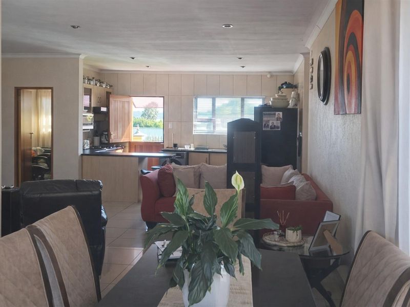 Townhouse For Sale in Aviary Hill, Newcastle, KwaZulu Natal - Photo 6