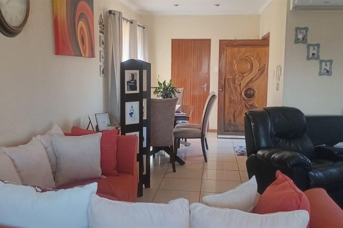 Townhouse For Sale in Aviary Hill, Newcastle, KwaZulu Natal - Photo 5