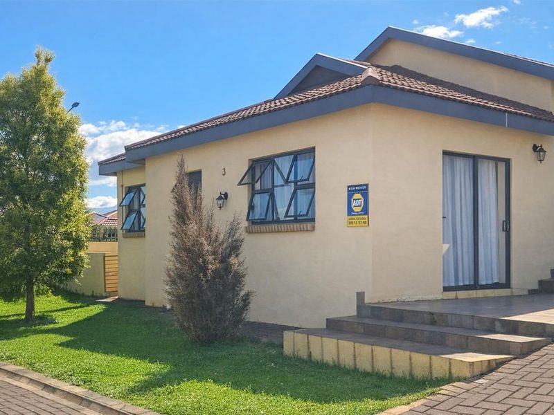 Townhouse For Sale in Aviary Hill, Newcastle, KwaZulu Natal - Photo 2