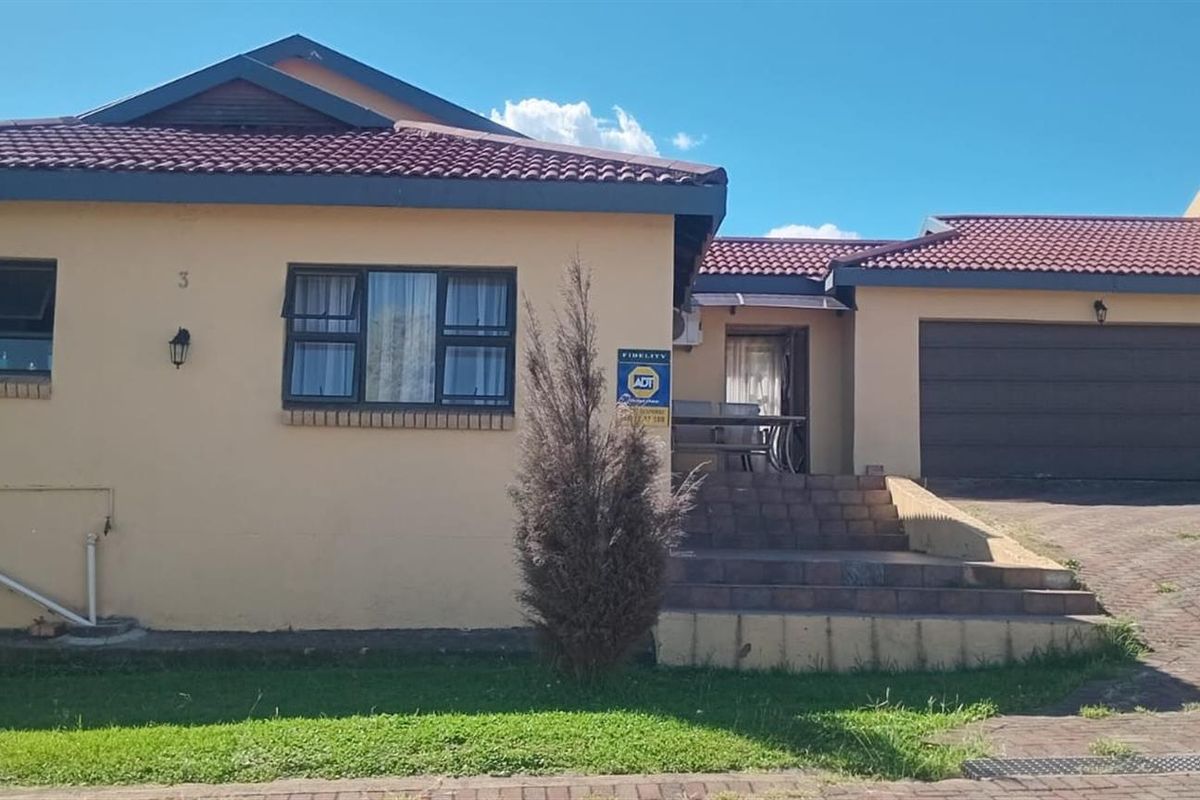 Townhouse For Sale in Aviary Hill, Newcastle, KwaZulu Natal - Photo 3